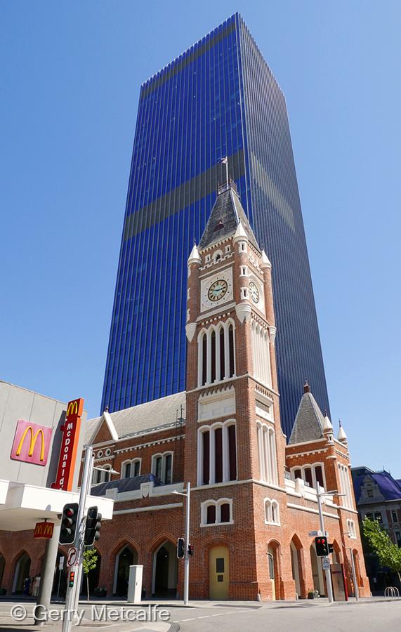 Old and New in Perth by Gerry Metcalfe