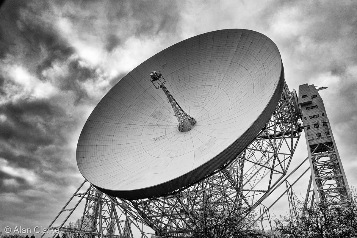 The Lovell Radio Telescope, Jodrell Bank by Alan Clarke